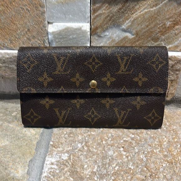 Louis Vuitton Handbags - VINTAGE Authentic Louis Vuitton Sarah wallet